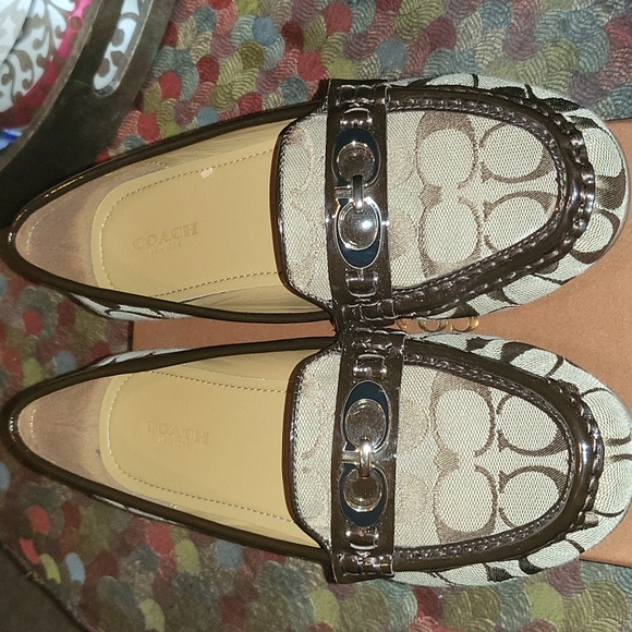 Coach mocha & tan signature moccasins w/ brown patent leather trim/metal emblem - Picture 1 of 10